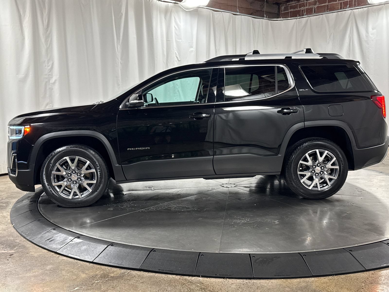 Used 2023 GMC Acadia SLT AWD/4WD image 8