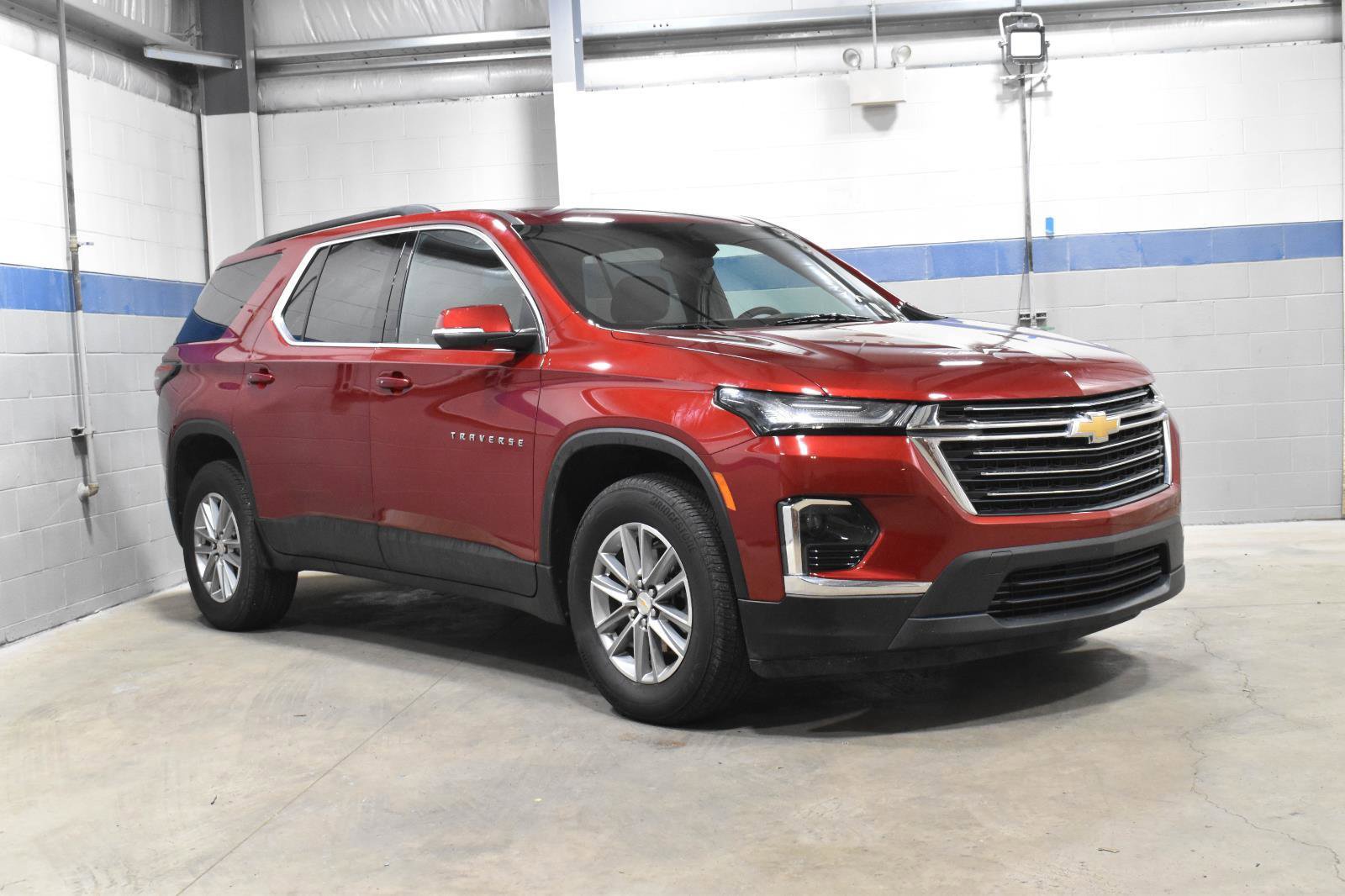 Used 2023 Chevrolet Traverse LT image 34