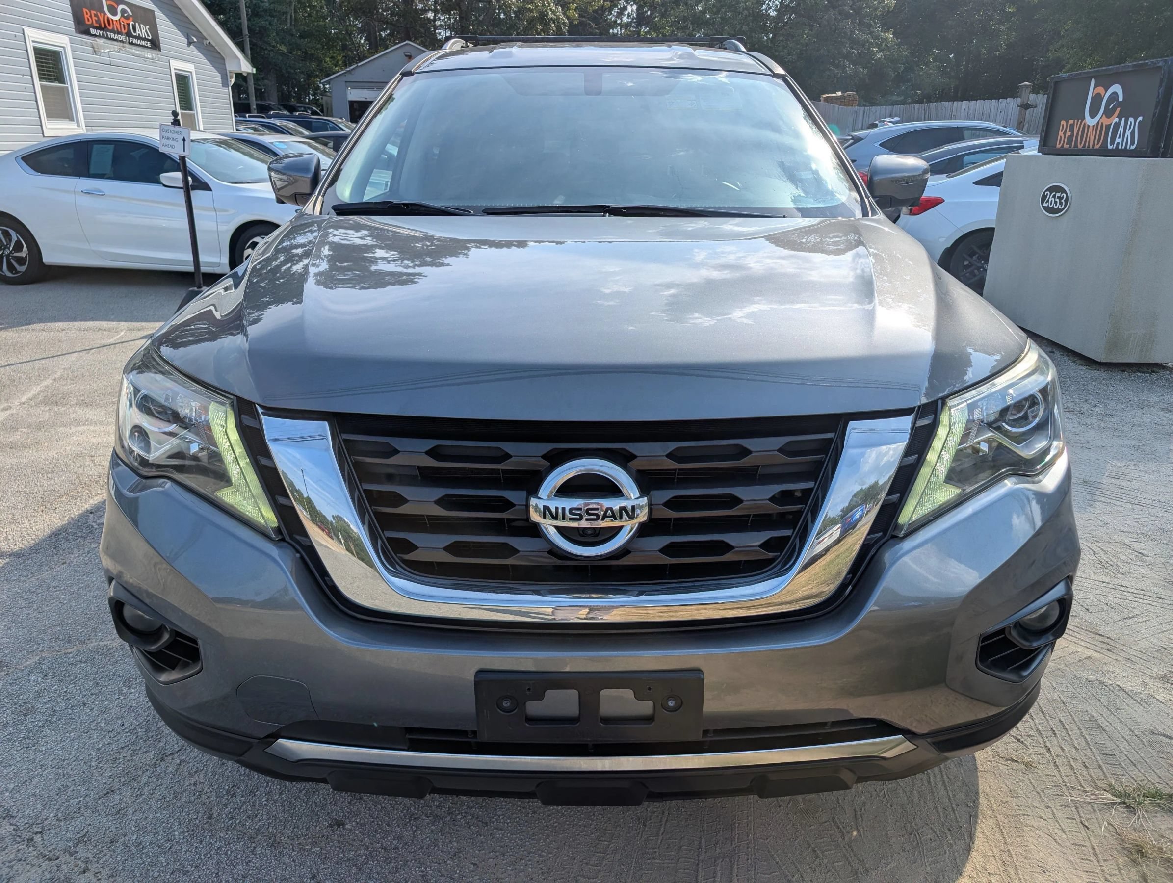 Used 2019 Nissan Pathfinder SL AWD/4WD image 2