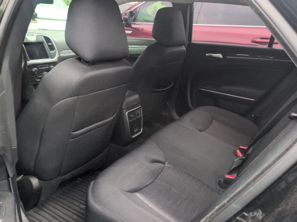 Used 2020 Chrysler 300 Touring w/ Sport Appearance Package RWD image 7
