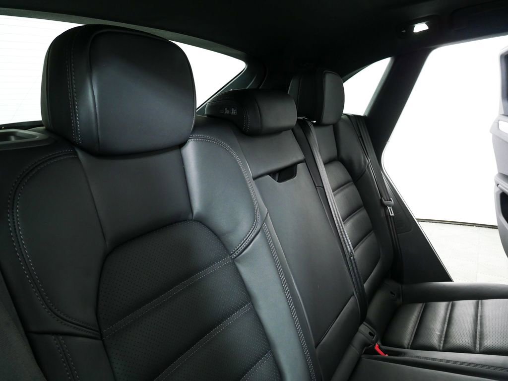 Certified 2025 Porsche Macan GTS image 23