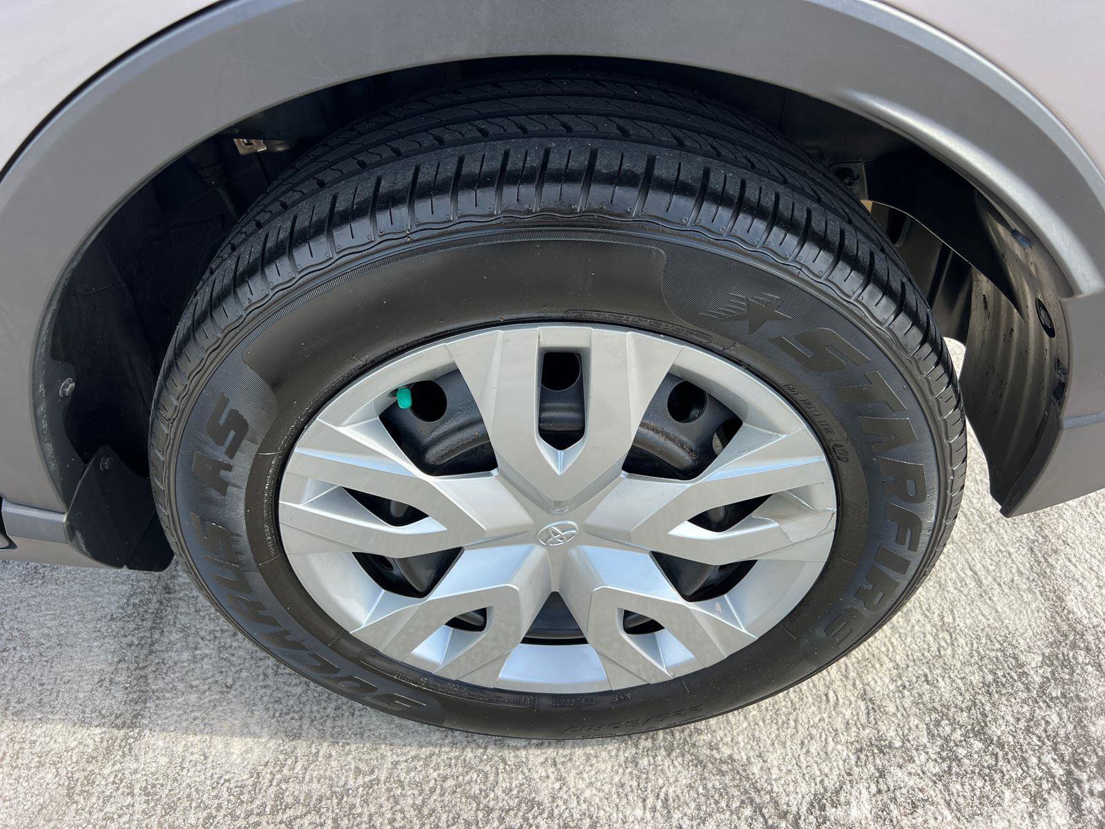Used 2019 Toyota C-HR LE FWD image 19