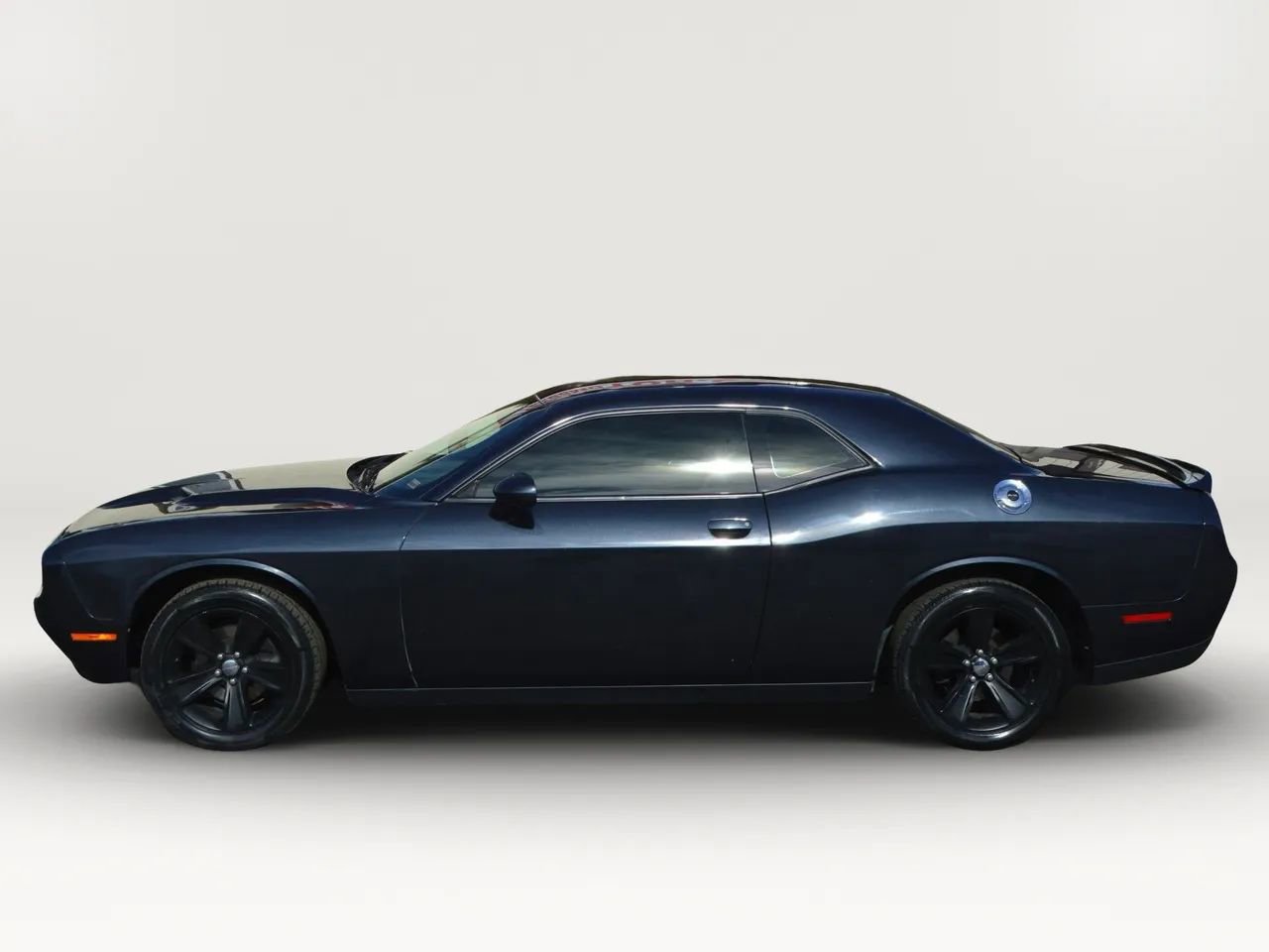 Used 2019 Dodge Challenger SXT image 2