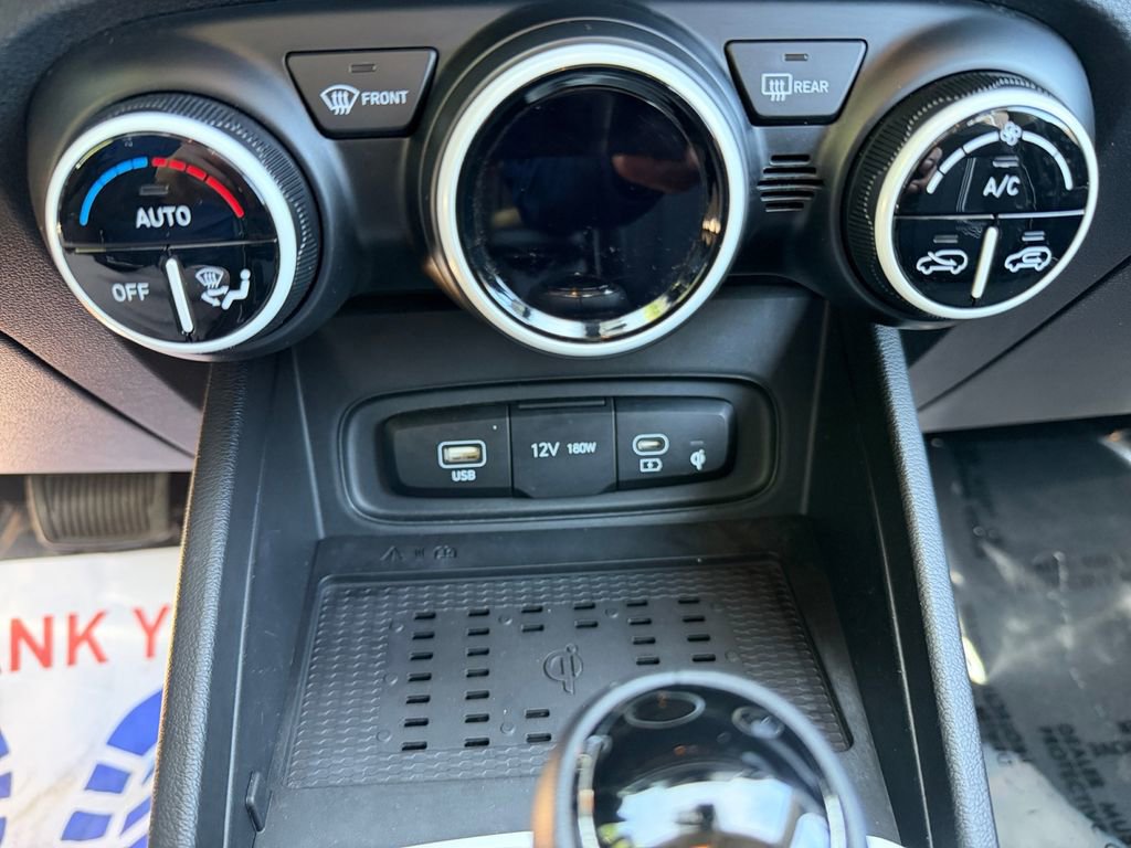 Used 2023 Hyundai Venue Limited FWD image 20