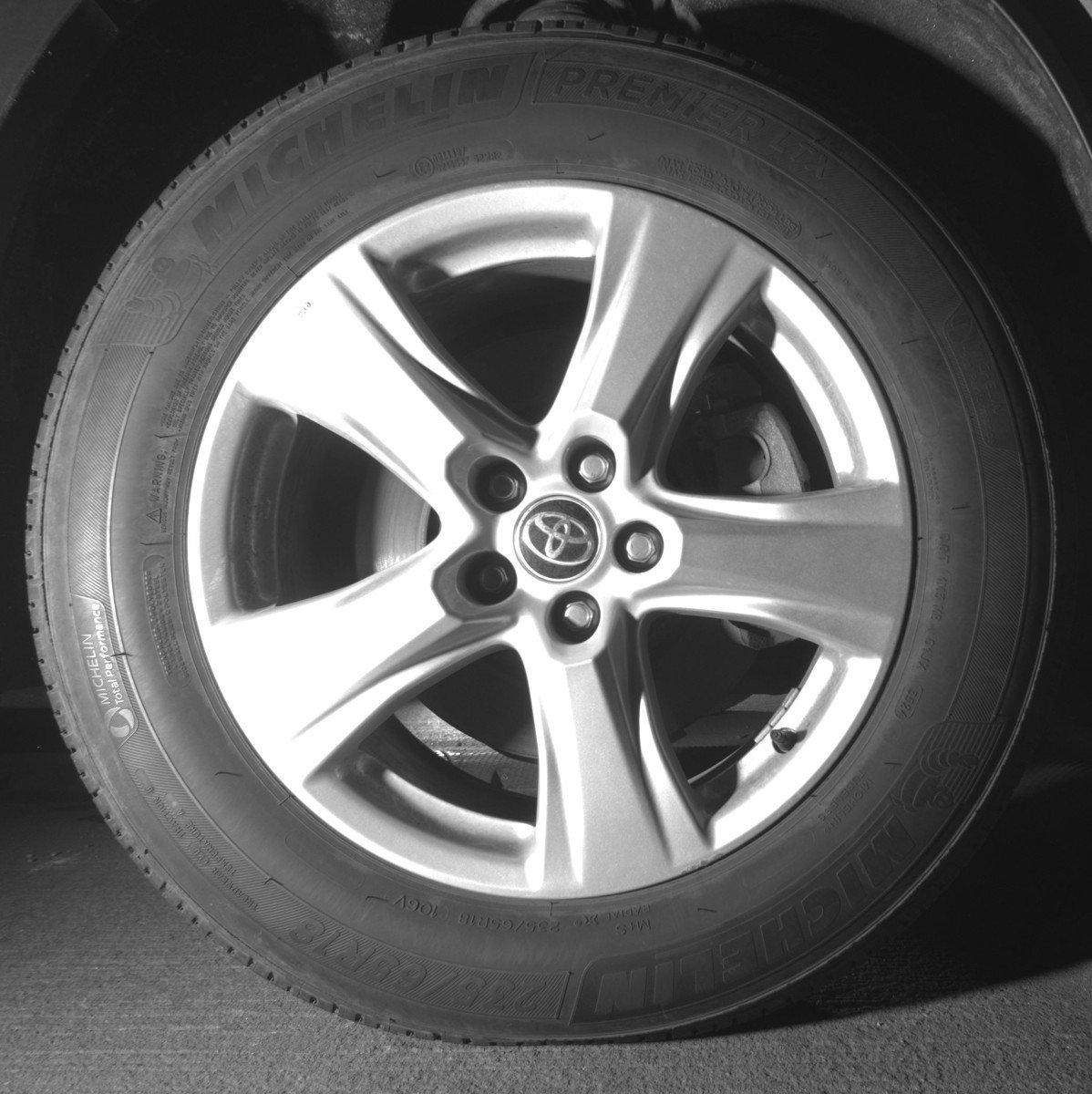 Used 2025 Toyota Highlander LE FWD image 13