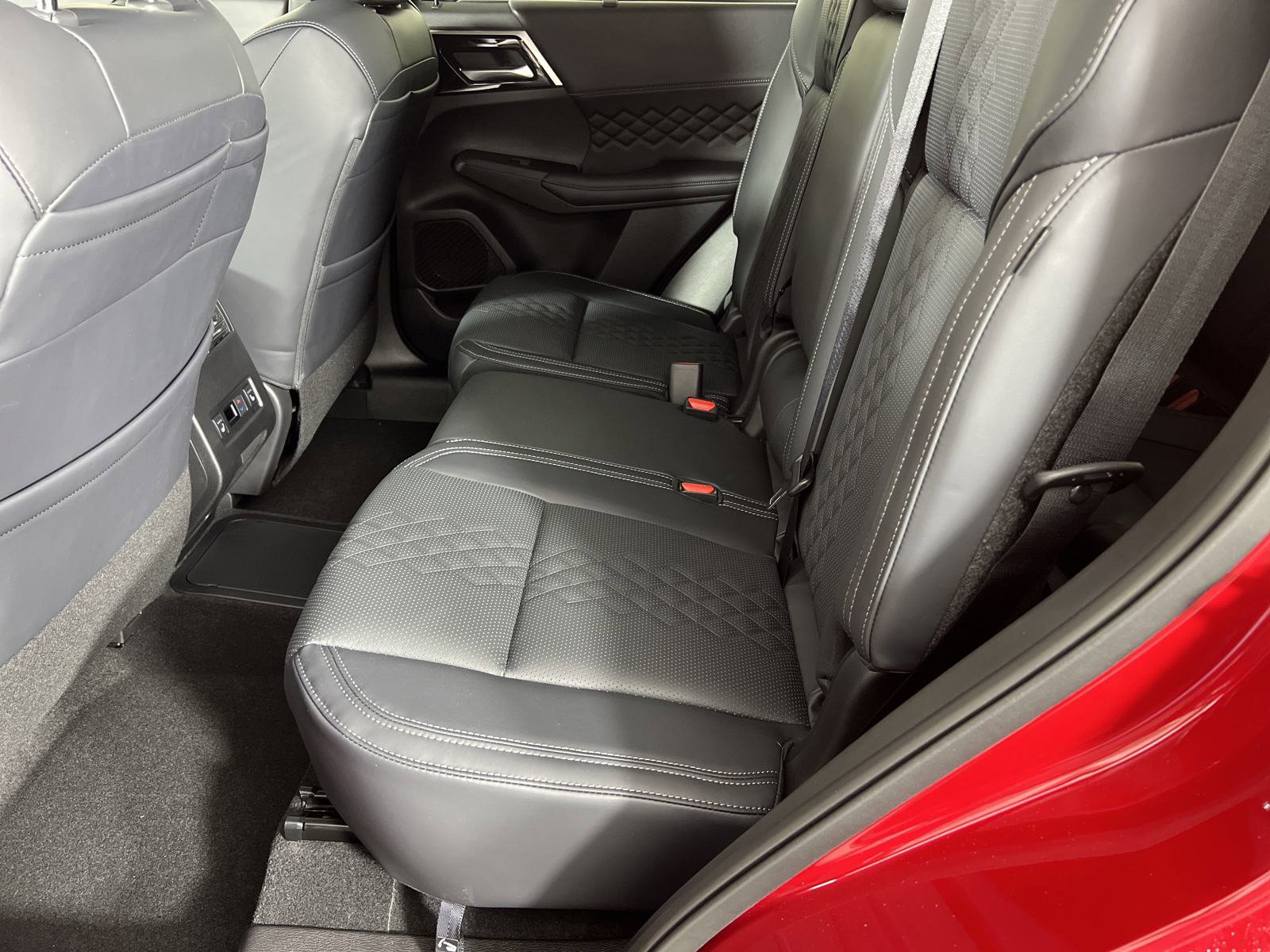 New 2025 Mitsubishi Outlander SEL Black Edition image 11