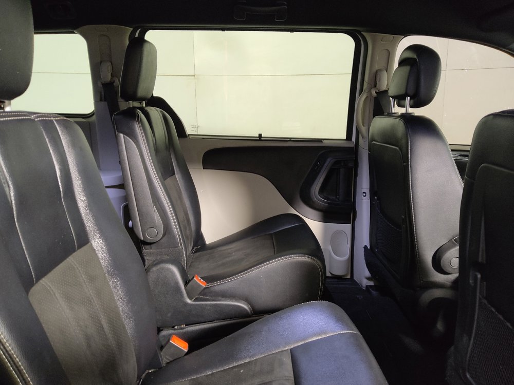 Used 2019 Dodge Grand Caravan SXT w/ Driver Convenience Group image 19