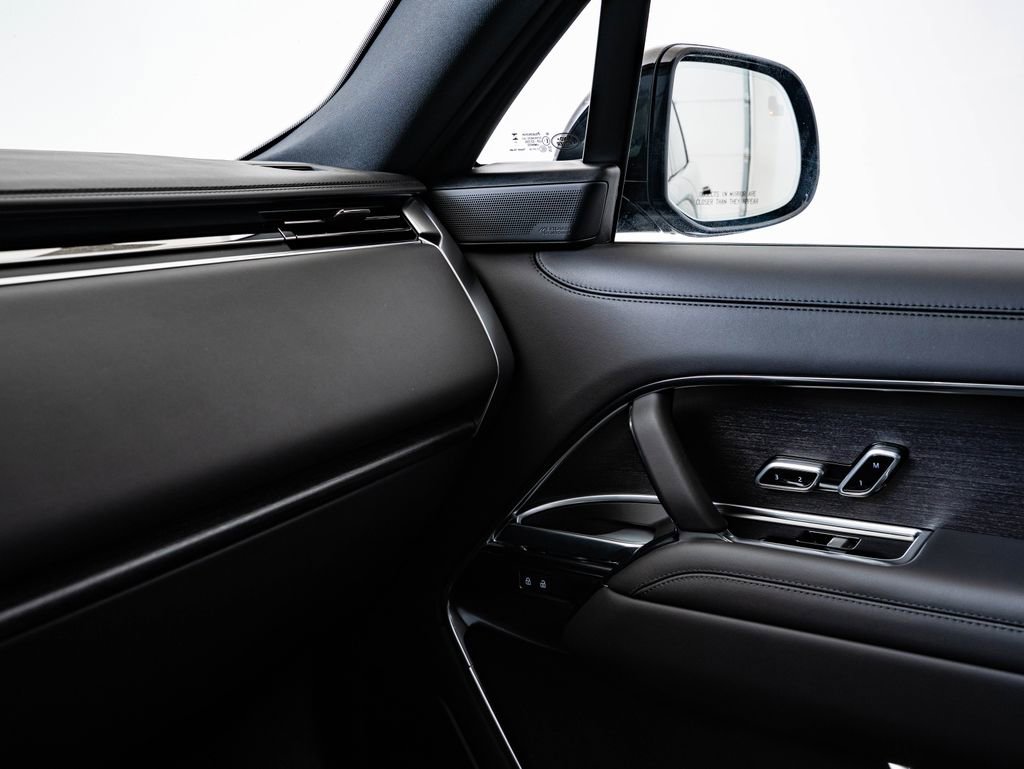 New 2026 Land Rover Range Rover Long Wheelbase SE AWD/4WD image 40