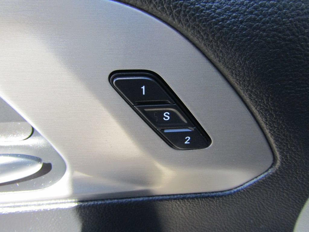 Used 2022 Chrysler Pacifica Limited w/ Uconnect Theater Family Group FWD image 29