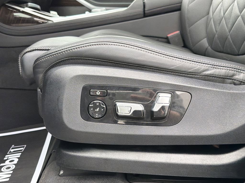 Used 2025 BMW X7 xDrive40i w/ Premium Package image 25