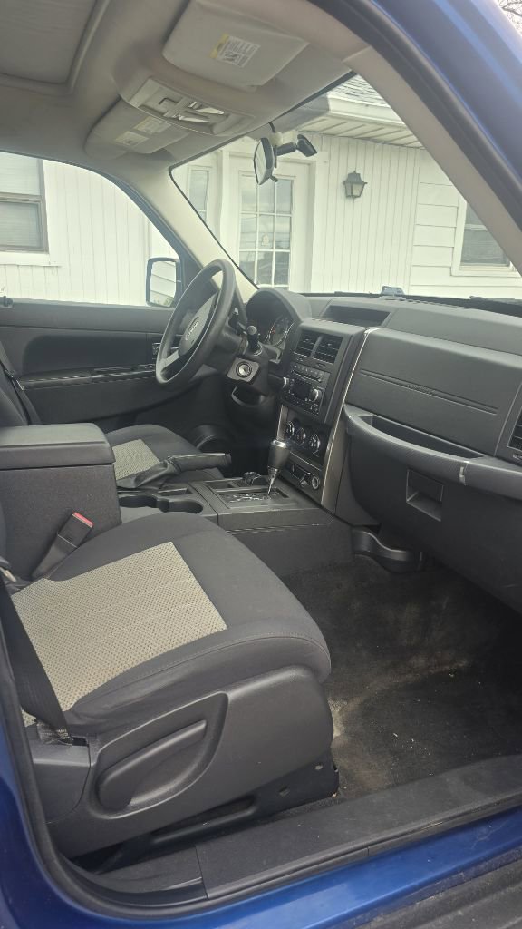 Used 2010 Jeep Liberty 4WD Sport image 19