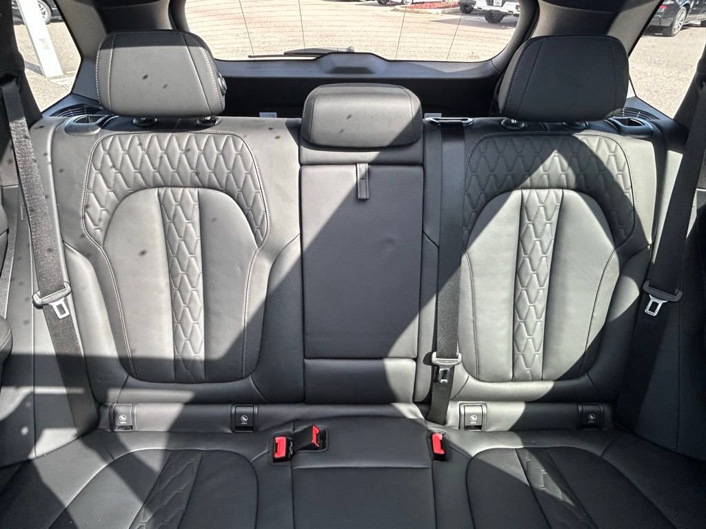 Used 2025 BMW X5 xDrive50e AWD/4WD image 13