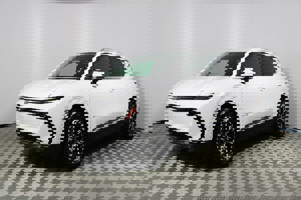 Used 2024 Chevrolet Equinox EV LT image 3