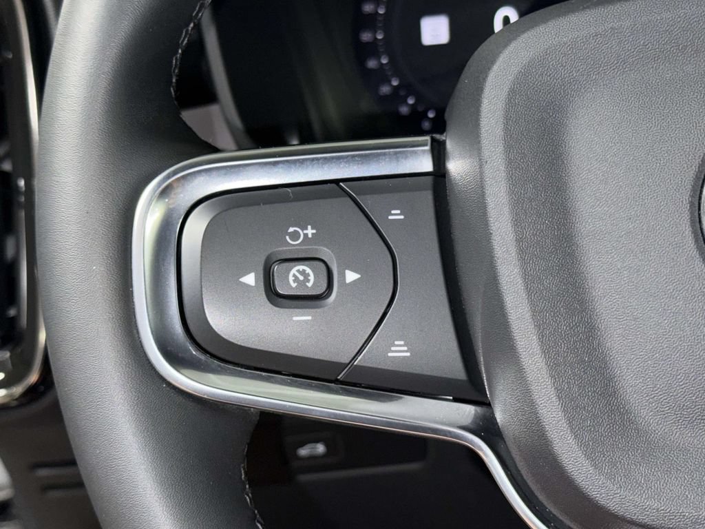 Used 2023 Volvo XC40 Recharge Ultimate AWD/4WD image 31