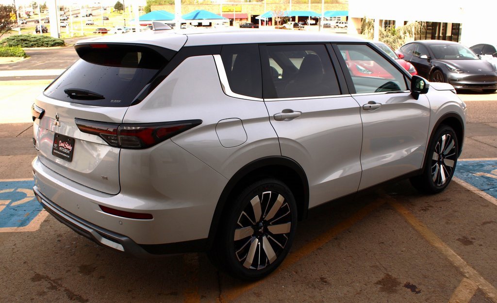 New 2025 Mitsubishi Outlander SE image 5