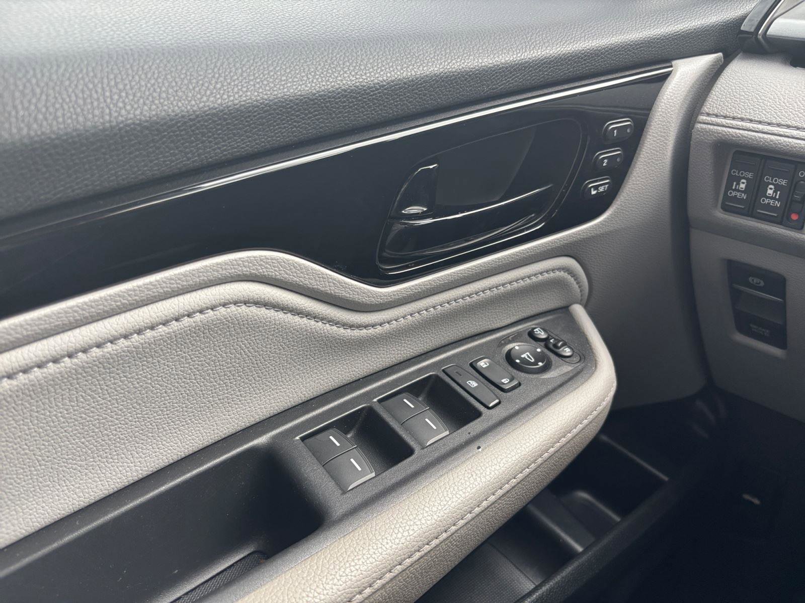 Used 2019 Honda Odyssey Elite image 17
