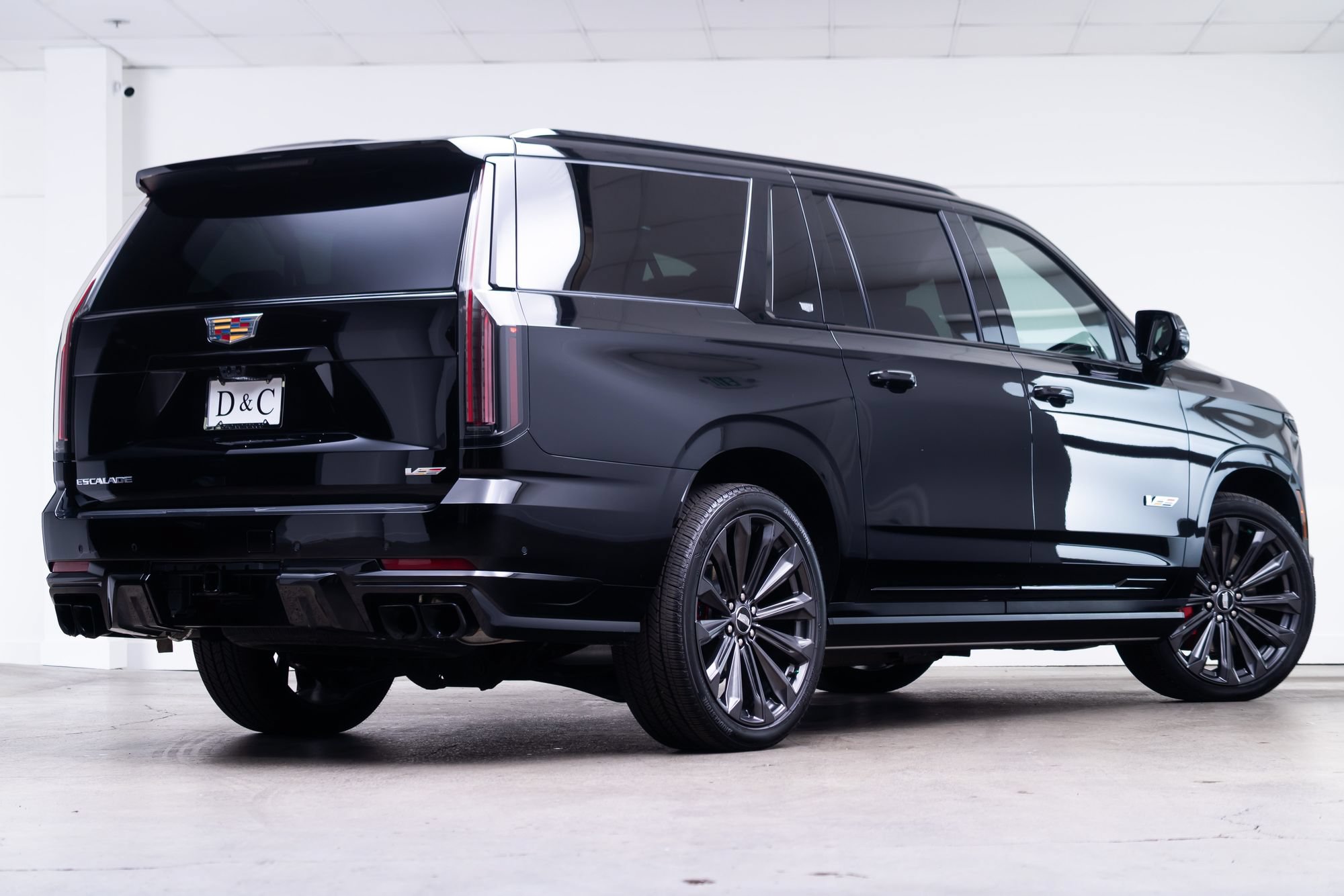 Used 2025 Cadillac Escalade ESV V AWD/4WD image 6