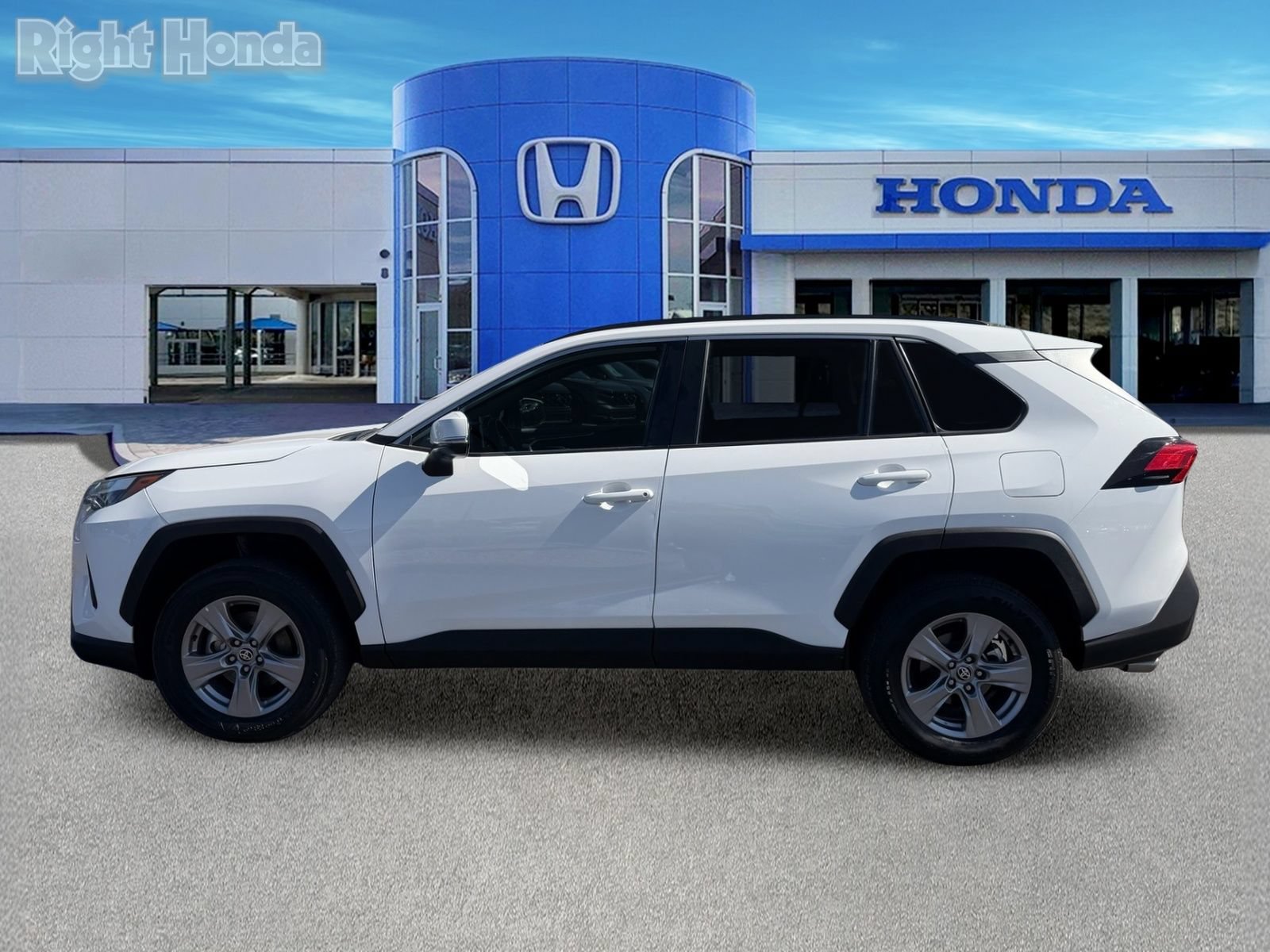 Used 2025 Toyota RAV4 XLE FWD image 3