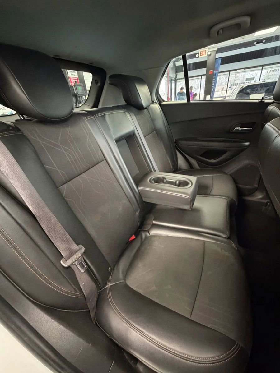 Used 2019 Chevrolet Trax LT w/ LT Convenience Package FWD image 13