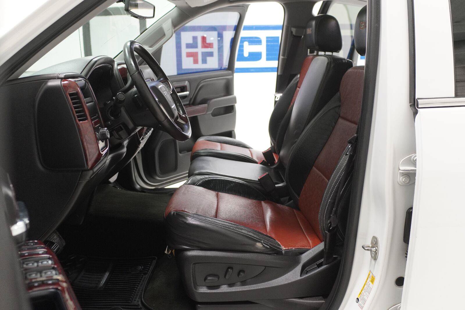 Used 2017 GMC Sierra 1500 SLE w/ SLE Value Package RWD image 8