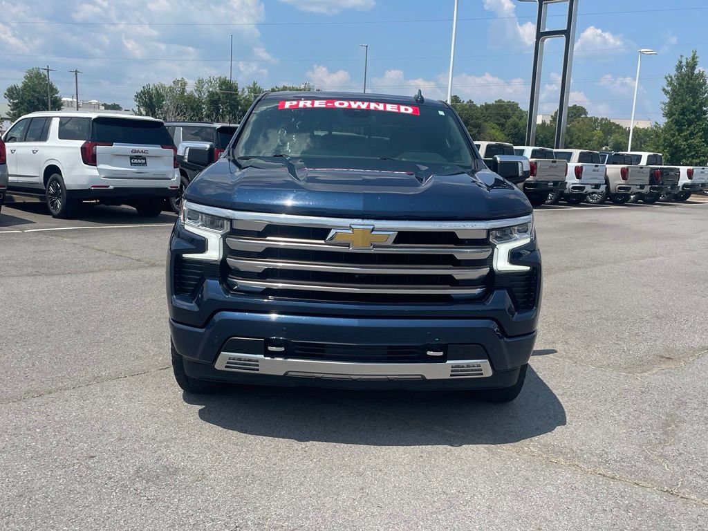 Used 2022 Chevrolet Silverado 1500 High Country w/ High Country Premium Package AWD/4WD image 3