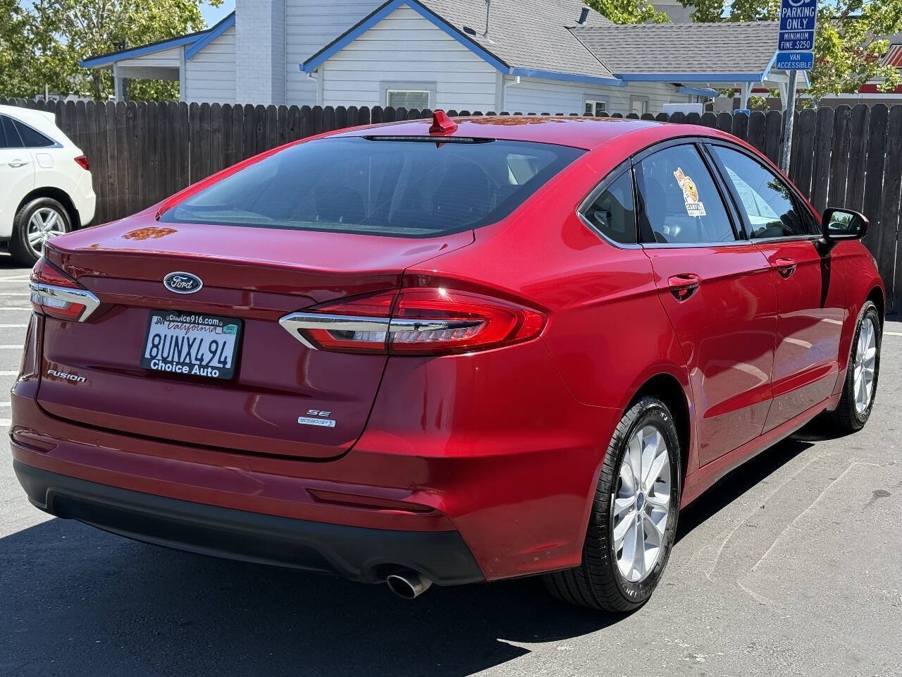 Used 2020 Ford Fusion SE FWD image 6