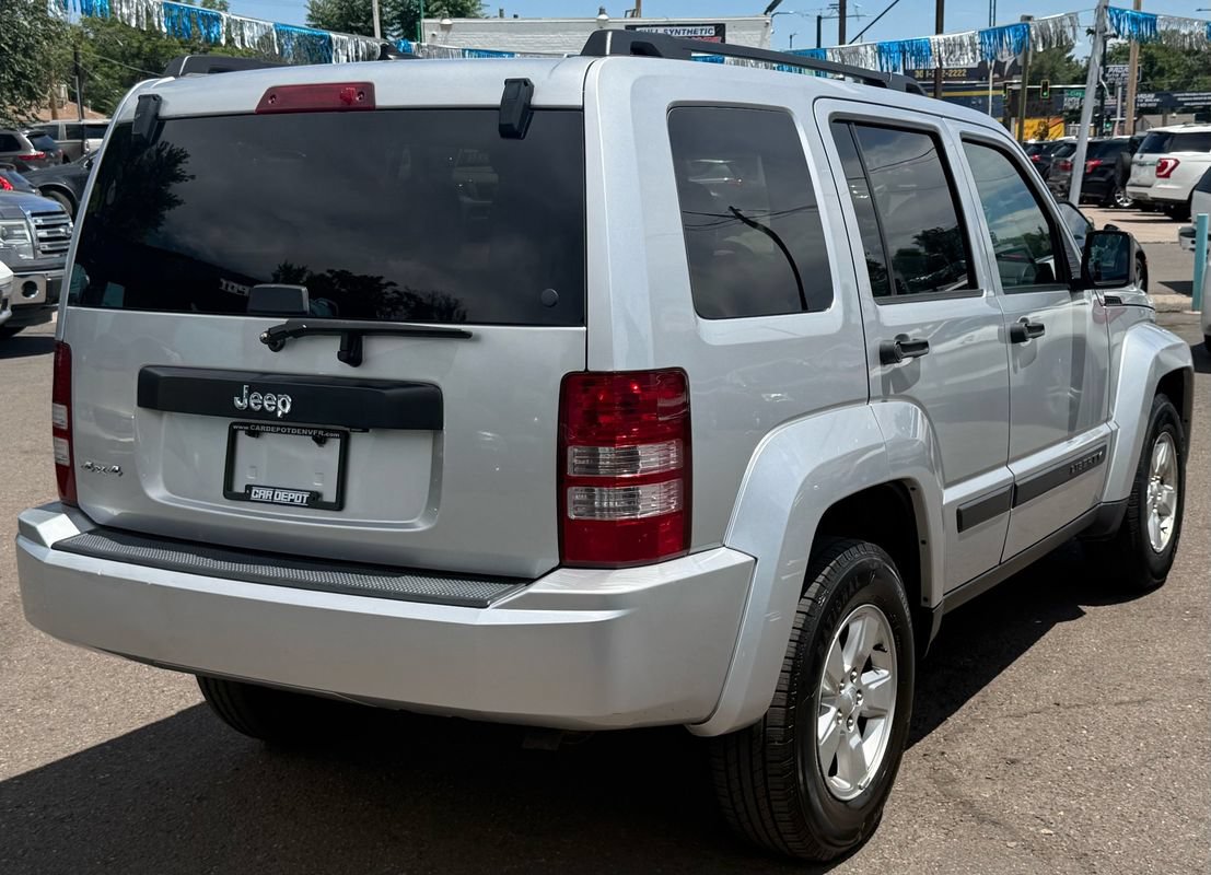Used 2011 Jeep Liberty Sport w/ Popular Equipment Group AWD/4WD image 2