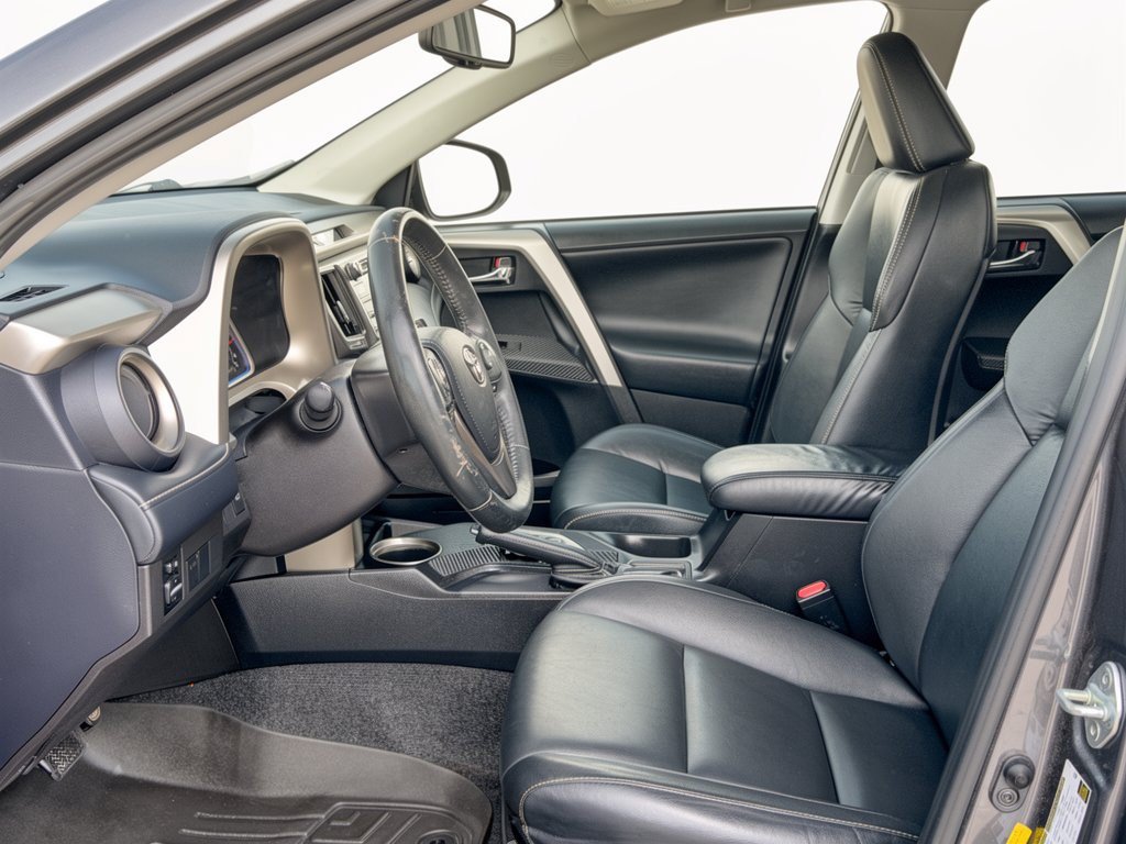 Used 2015 Toyota RAV4 Limited w/ Technology Package FWD image 5