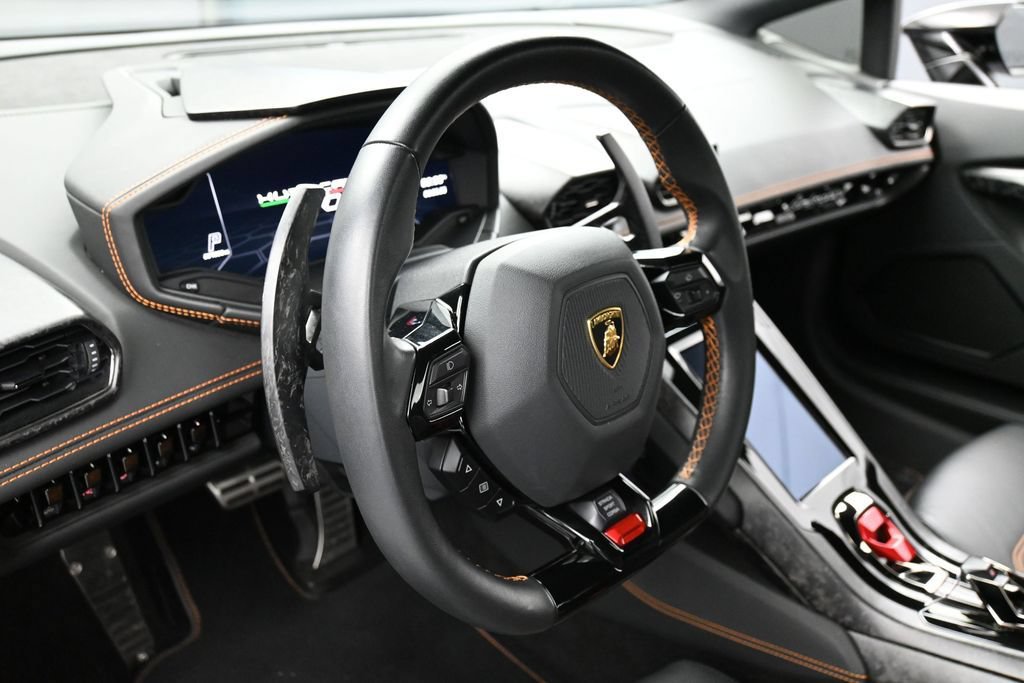 Used 2022 Lamborghini Huracan EVO RWD image 17
