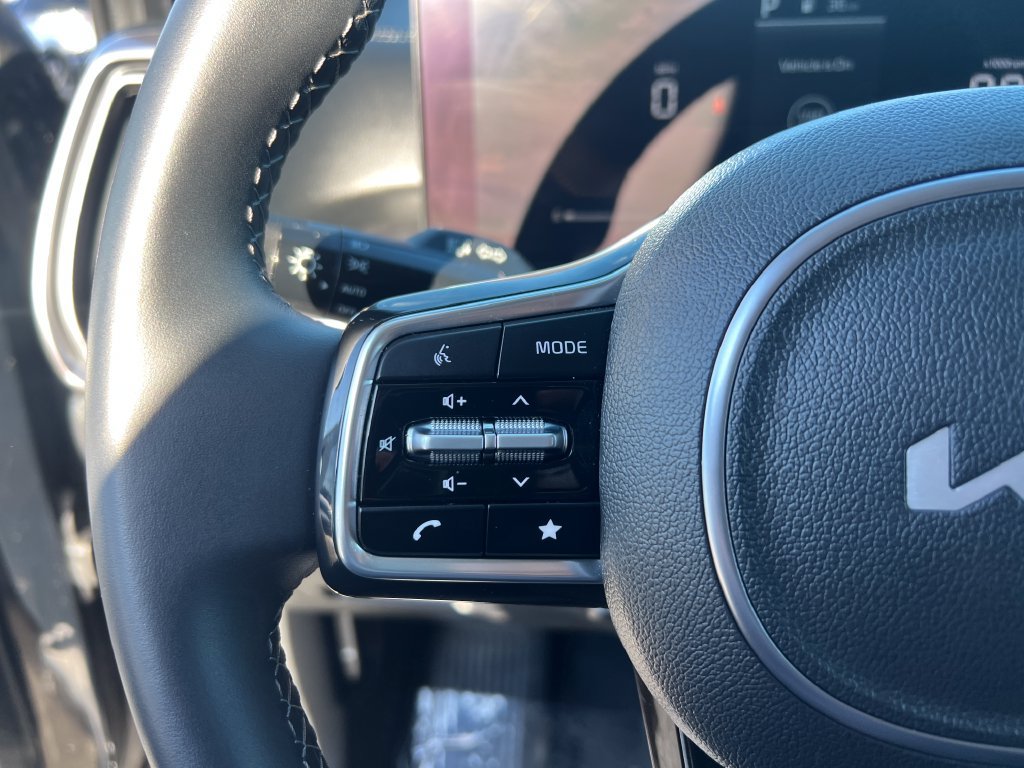 Certified 2025 Kia Sorento S AWD/4WD image 18