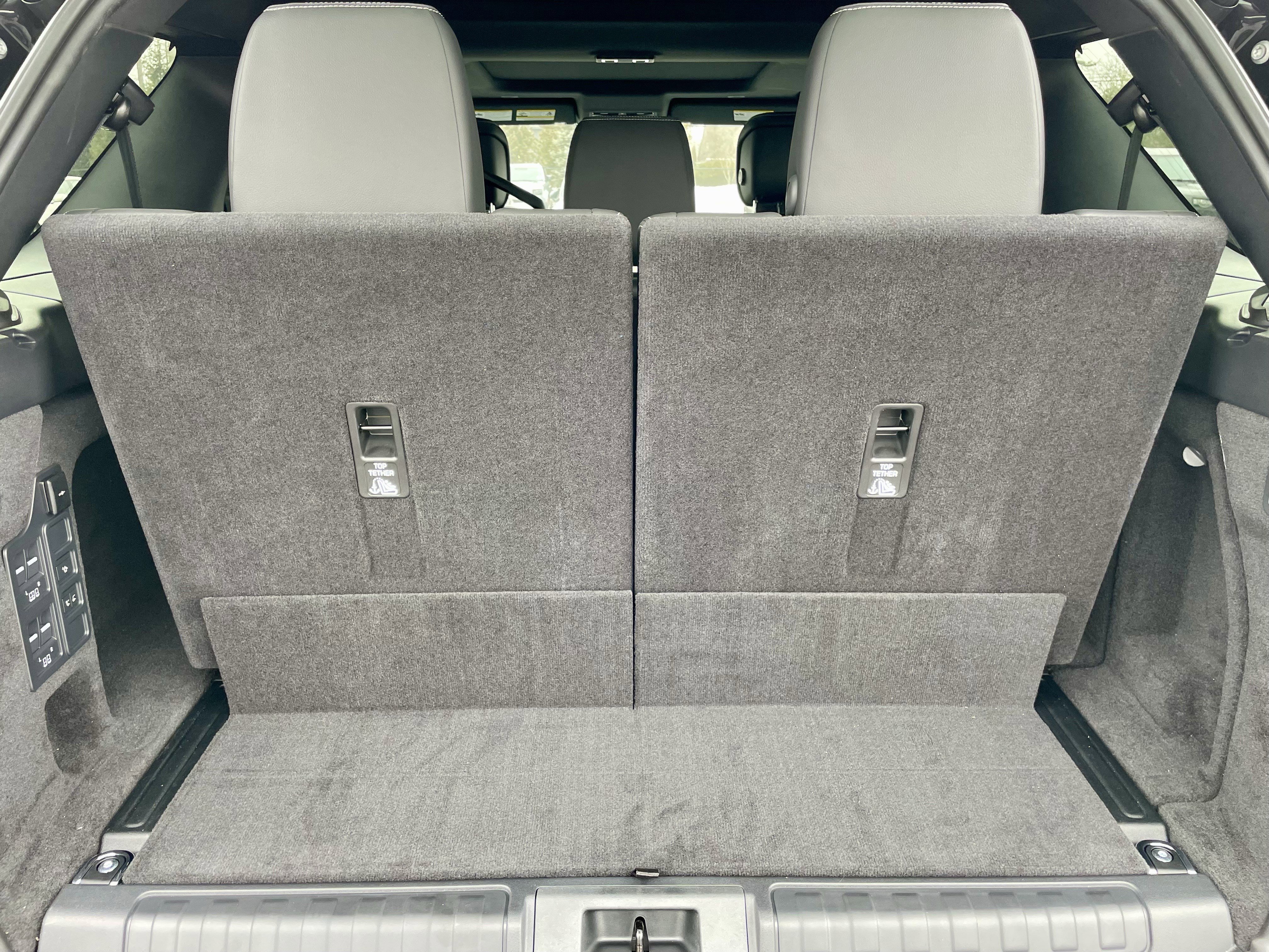 Used 2024 Land Rover Discovery Dynamic SE image 38