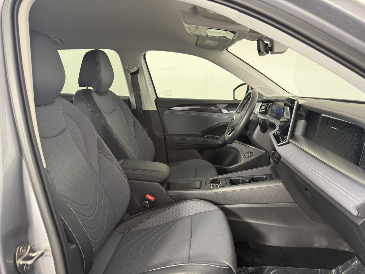 Used 2026 Volkswagen Tiguan SE FWD image 10