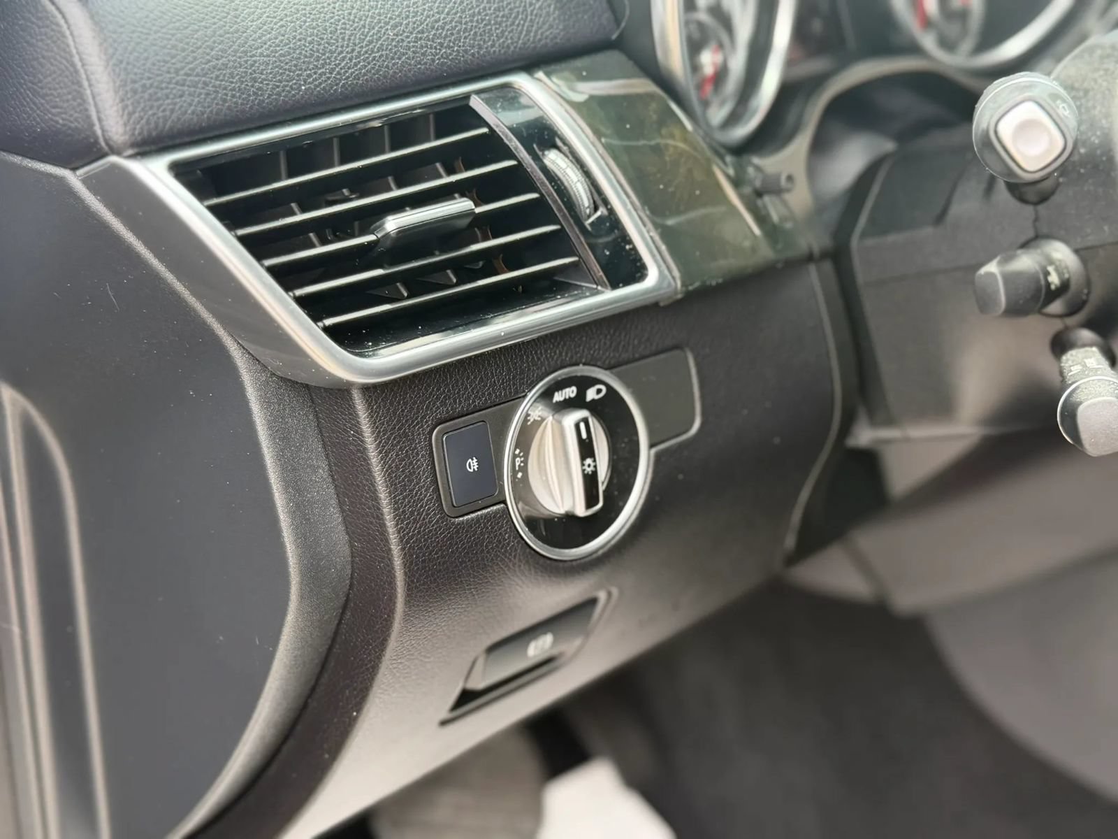 Used 2018 Mercedes-Benz GLS 450 4MATIC w/ Premium Package image 33