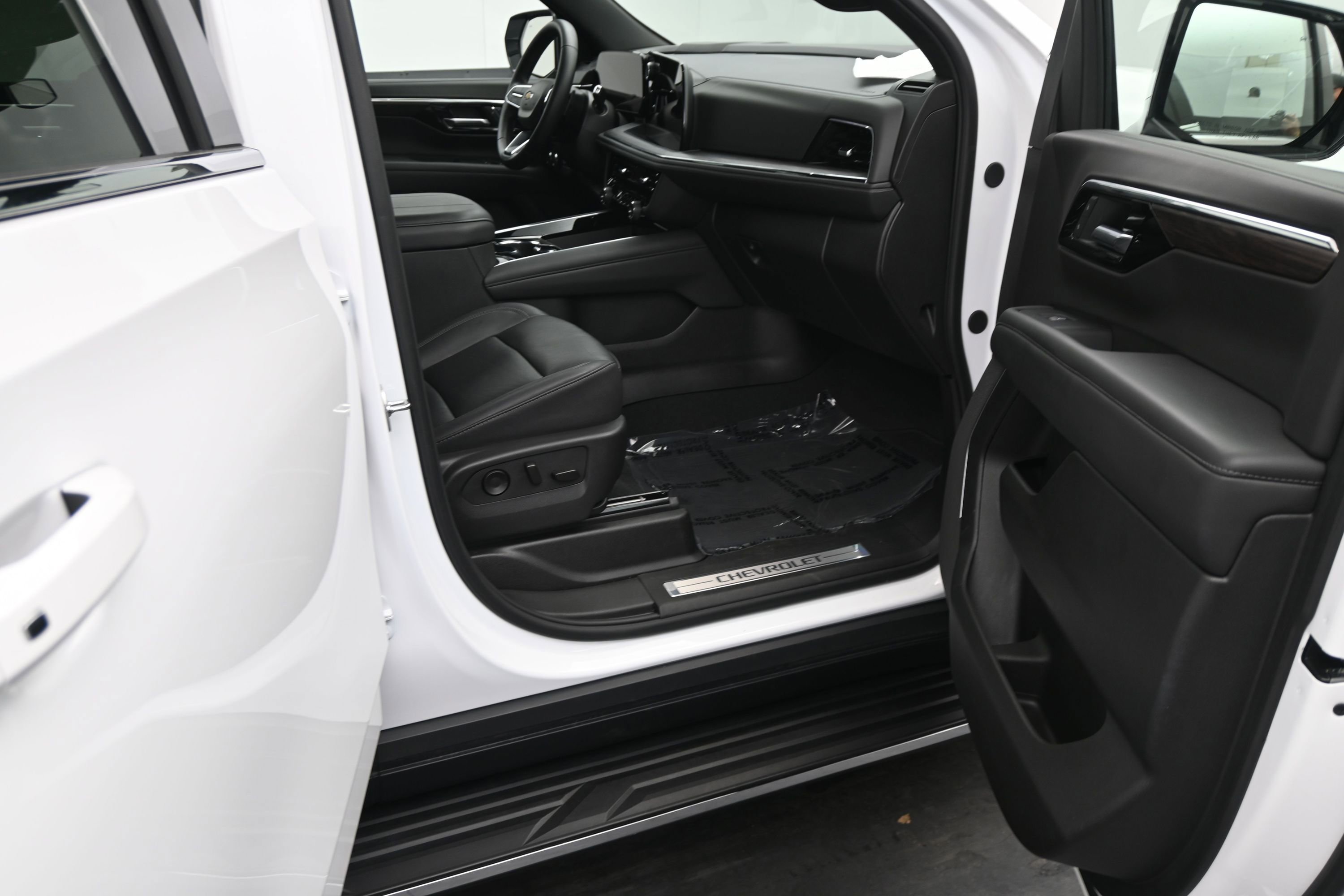 Certified 2025 Chevrolet Tahoe LT AWD/4WD image 13
