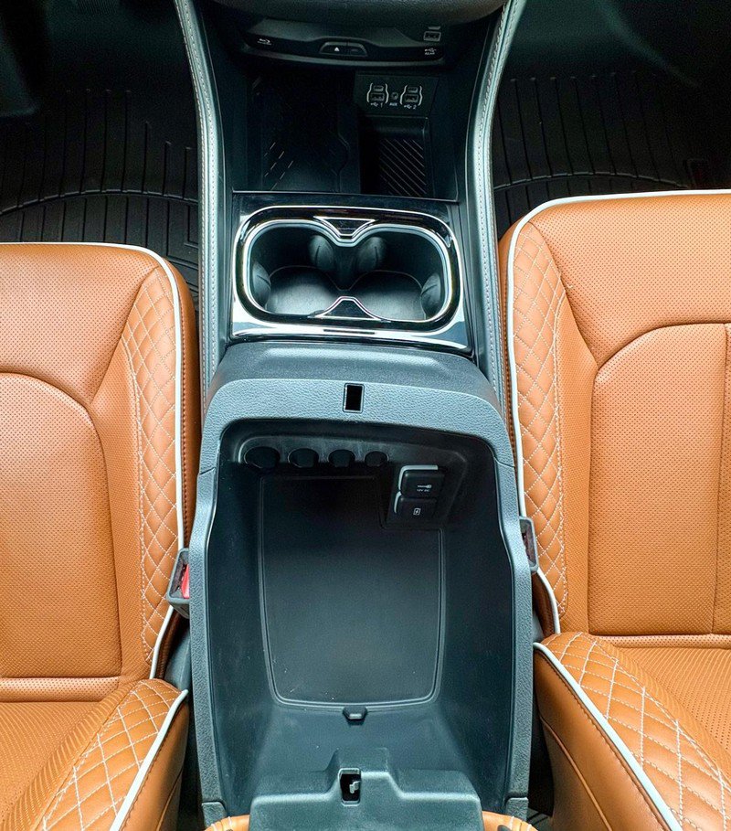 Used 2025 Chrysler Pacifica Pinnacle FWD image 16