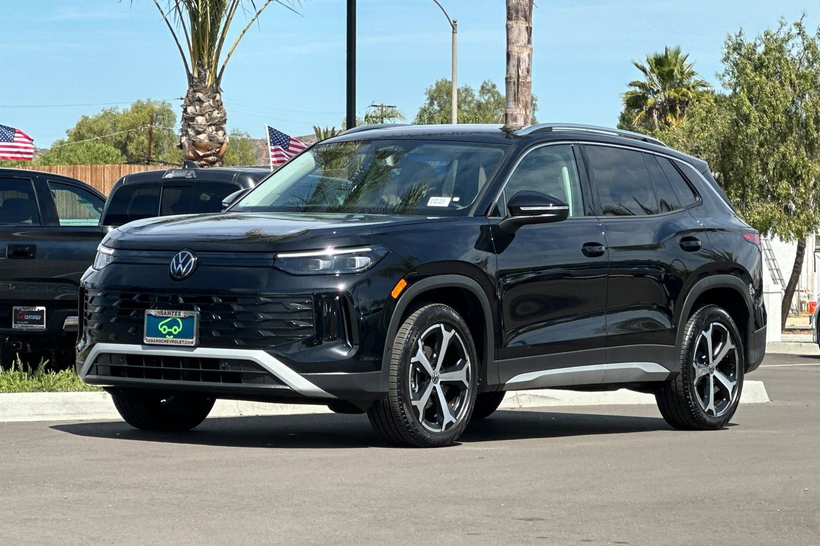 Used 2025 Volkswagen Tiguan SE FWD image 8