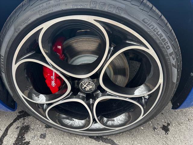 New 2025 Alfa Romeo Giulia AWD w/ Veloce Package AWD image 9