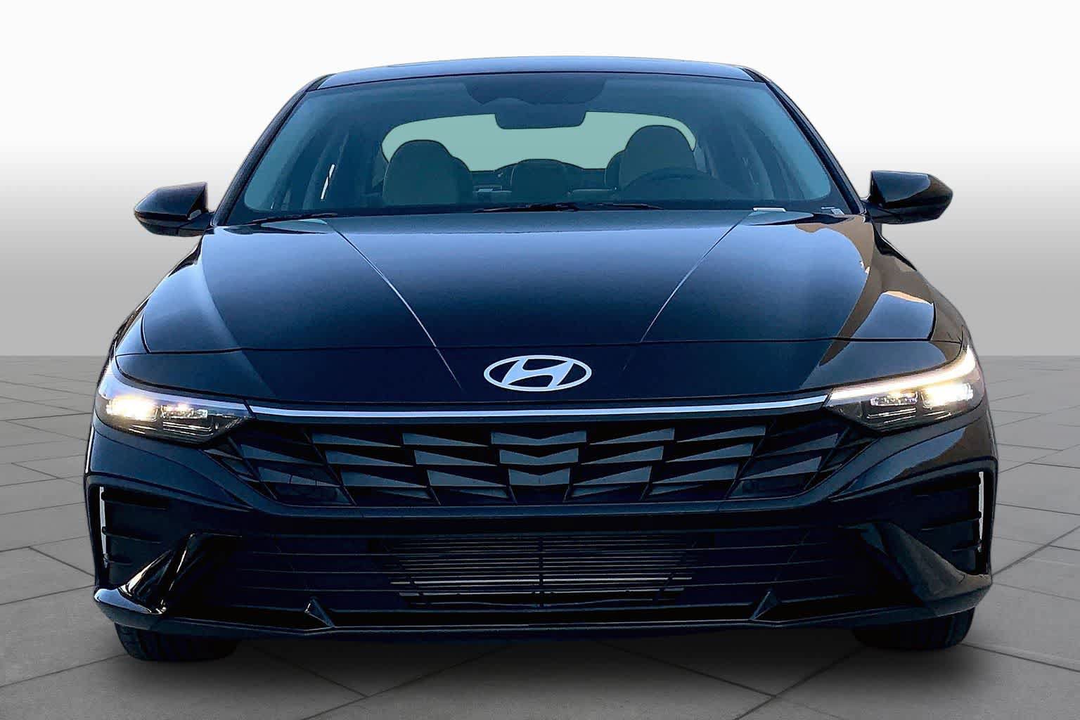 New 2026 Hyundai Elantra SEL Sport FWD image 3