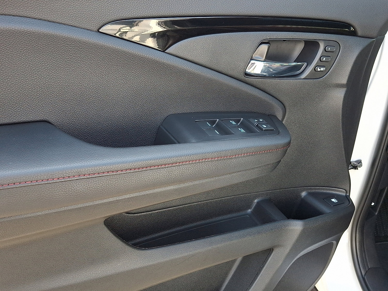 Certified 2025 Honda Ridgeline Black Edition image 15