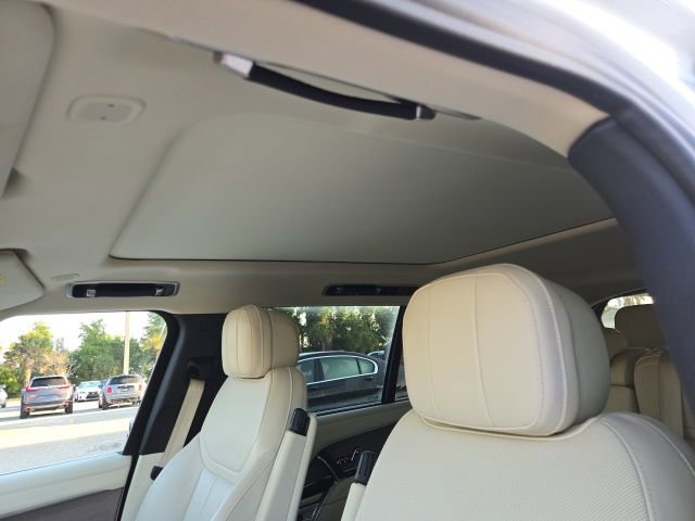 Used 2023 Land Rover Range Rover Long Wheelbase SE image 15