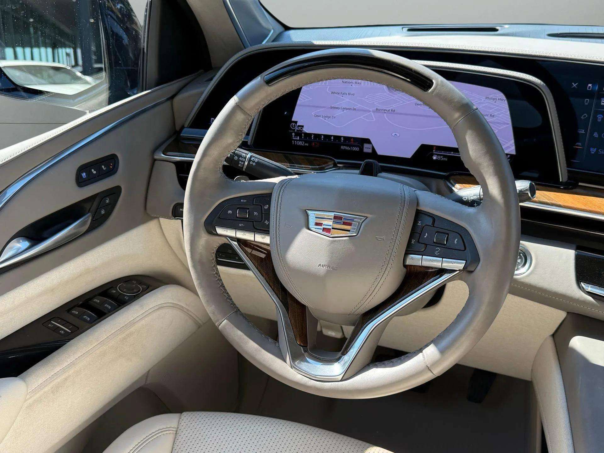 Used 2024 Cadillac Escalade ESV Sport Platinum w/ Heavy-Duty Trailer Package image 34