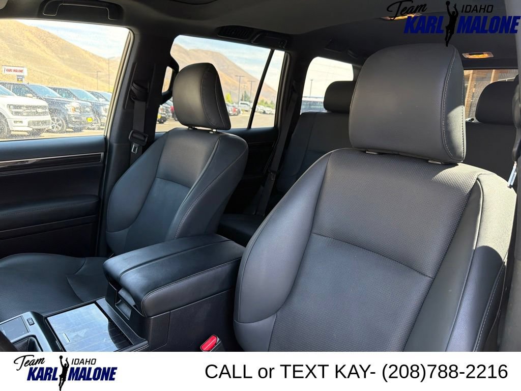 Used 2023 Lexus GX 460 Premium w/ Accessory Package AWD/4WD image 30