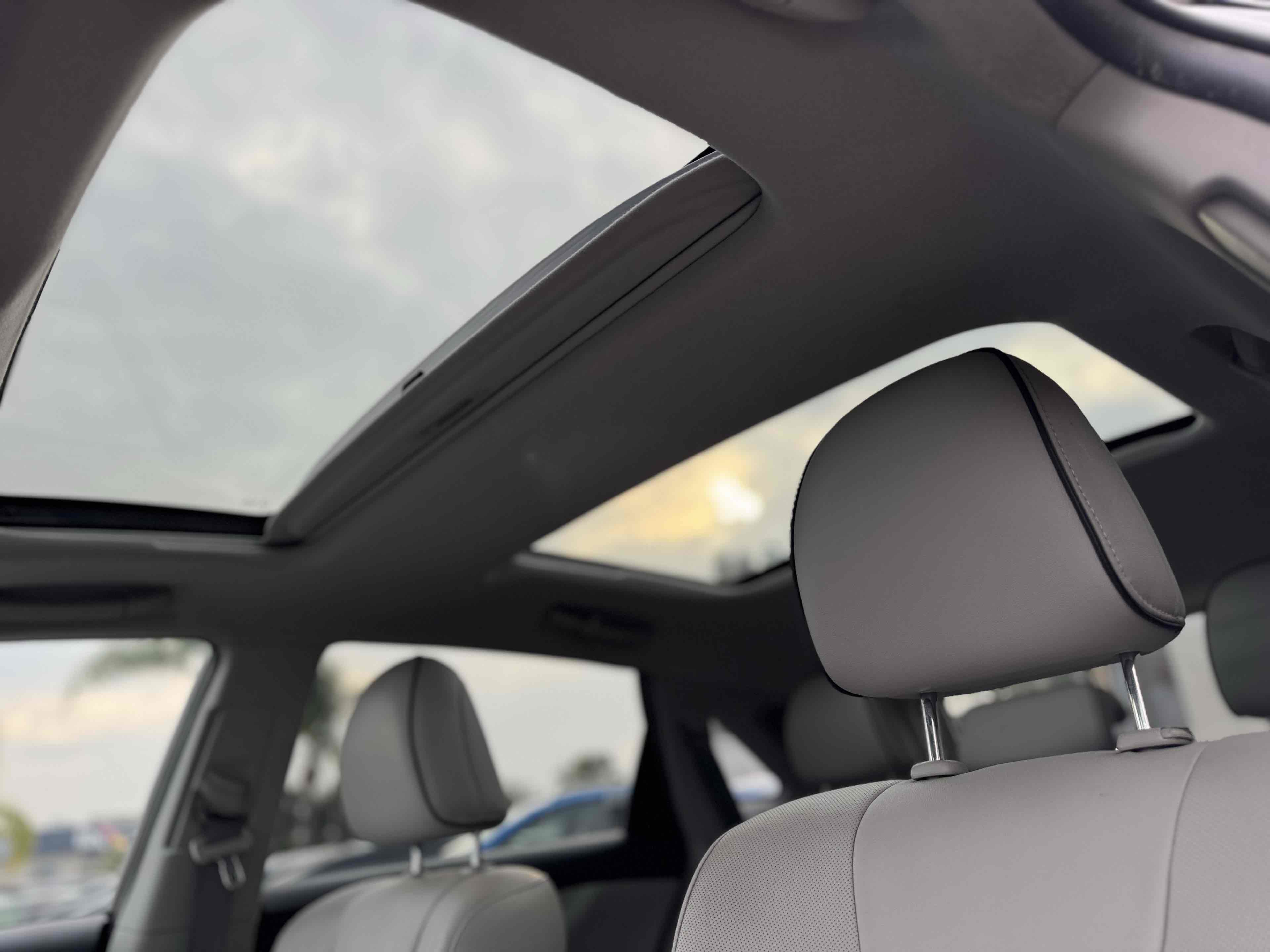 Used 2015 Toyota Venza XLE w/ XLE Premium Package image 12