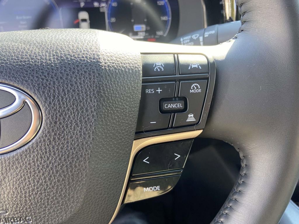 Used 2023 Toyota Crown Limited image 36