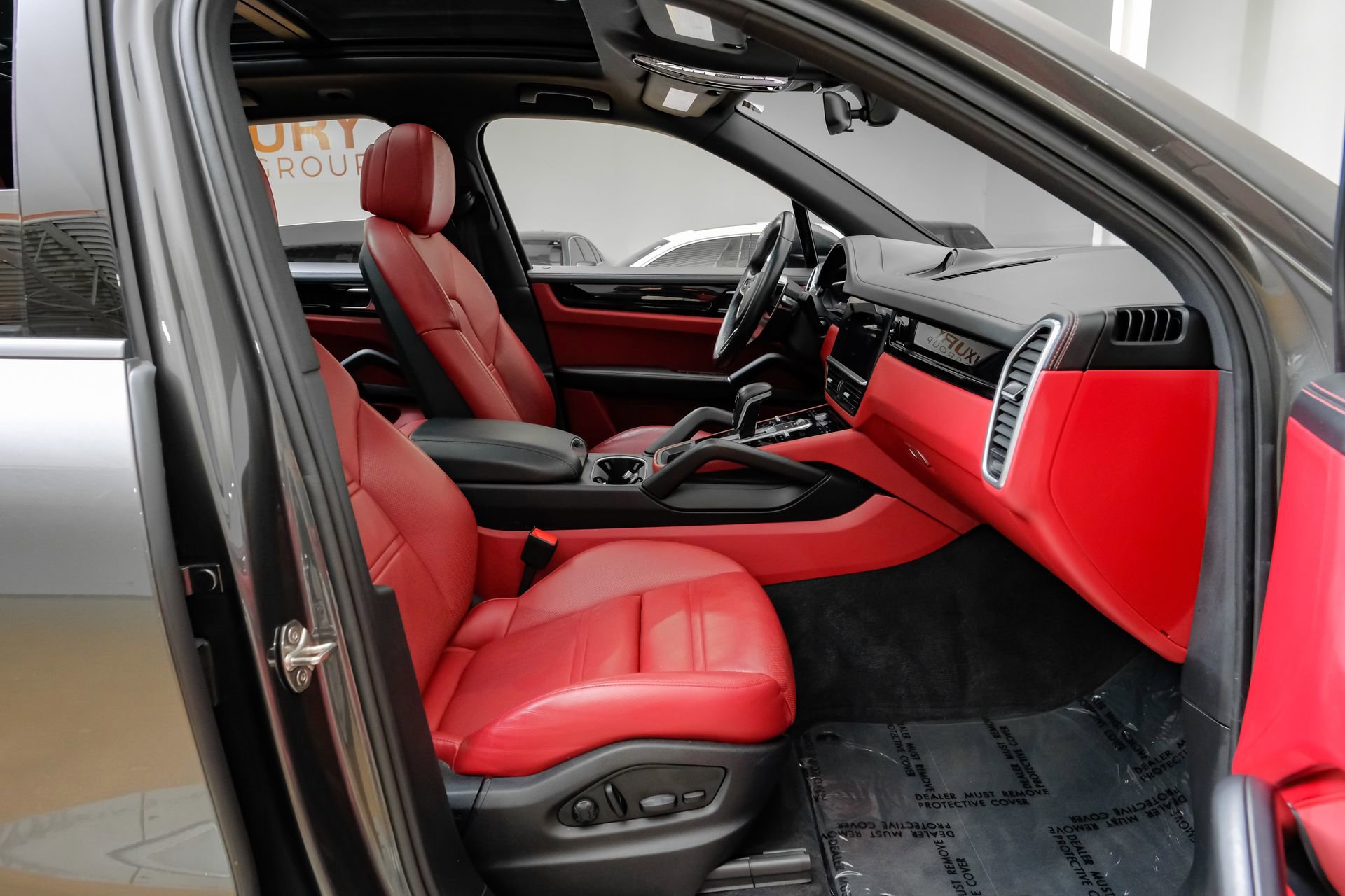 Used 2023 Porsche Cayenne Platinum Edition image 35