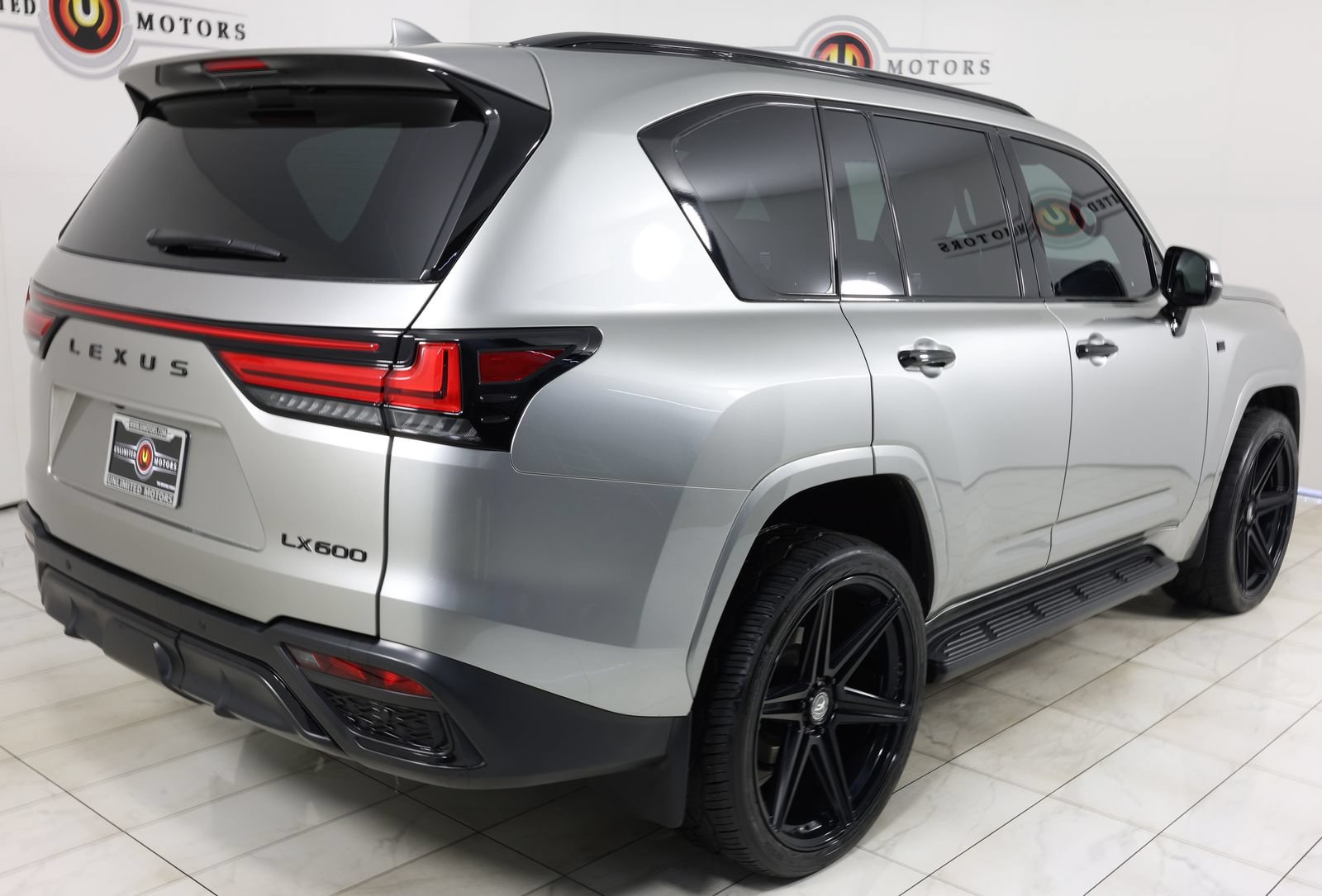 Used 2023 Lexus LX 600 F Sport w/ Accessory Package (Z1) AWD/4WD image 4