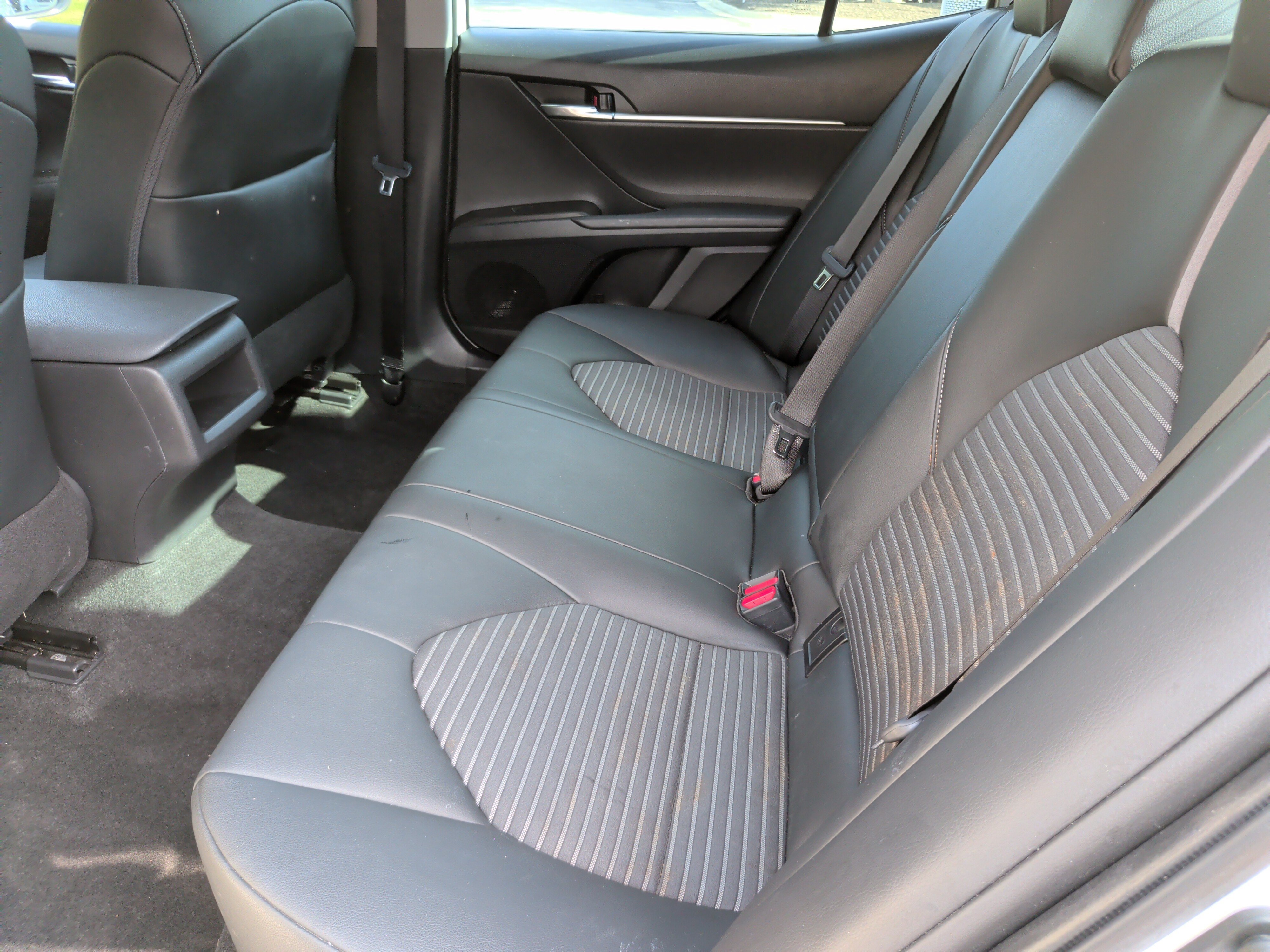 Used 2022 Toyota Camry SE w/ Carpet Mat Package (TMS) FWD image 32