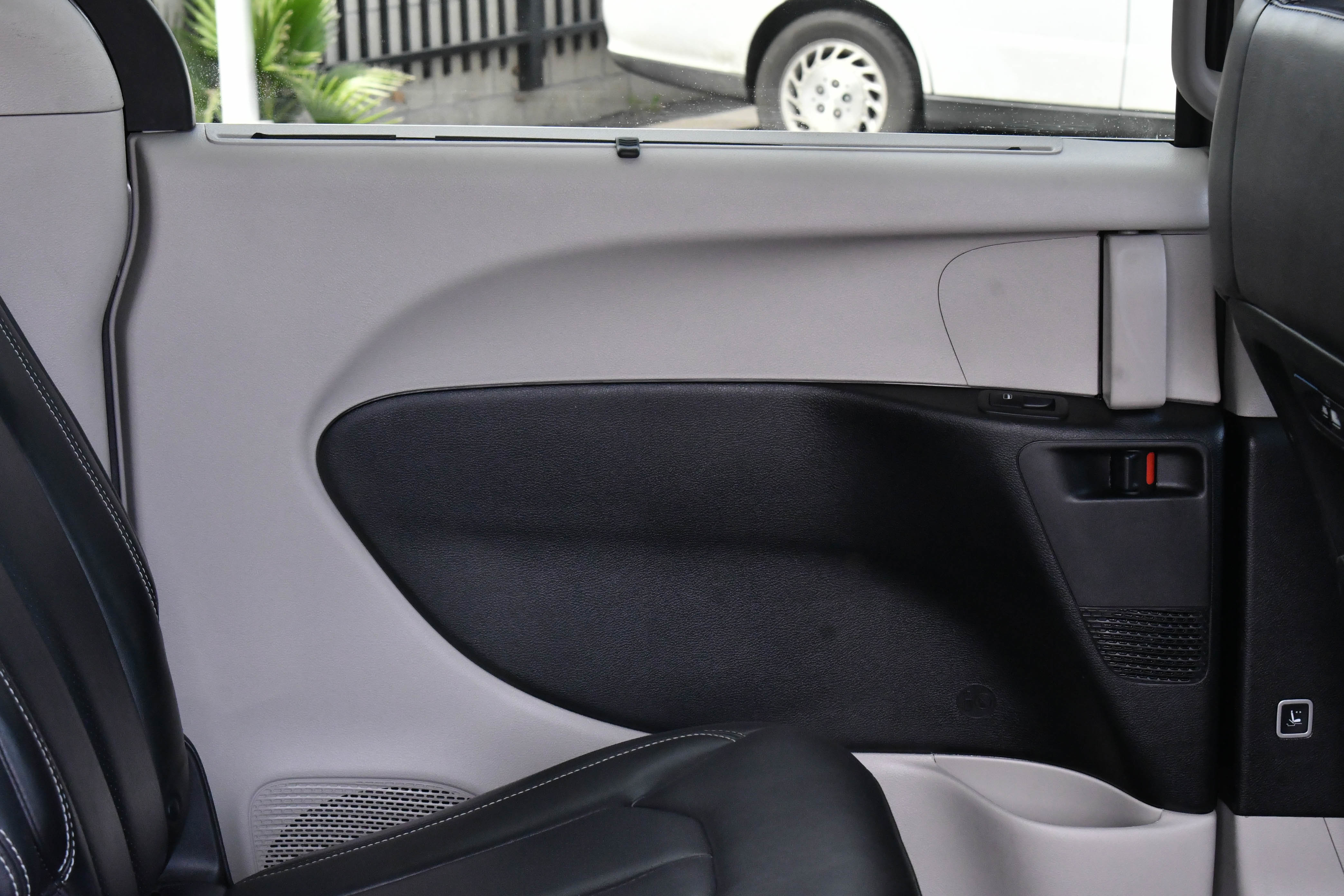 Used 2023 Chrysler Pacifica Touring-L image 47