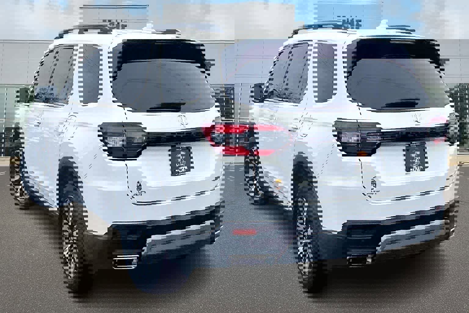 Used 2023 Honda Pilot Touring image 4