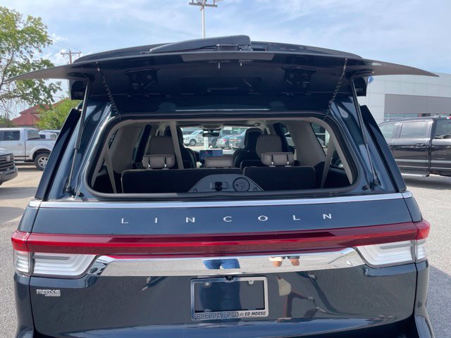 Used 2024 Lincoln Navigator L Reserve AWD/4WD image 7